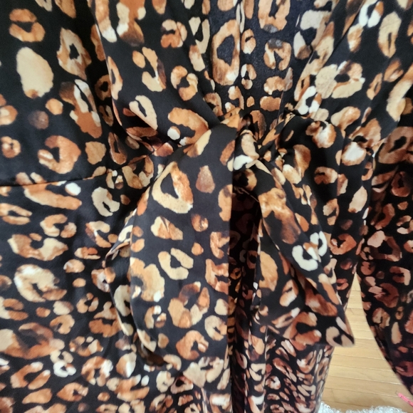 BNWT Vero Moda Boutique Sz M Animal Print Wrap Long Sleeve Maxi Dress - Picture 2 of 12